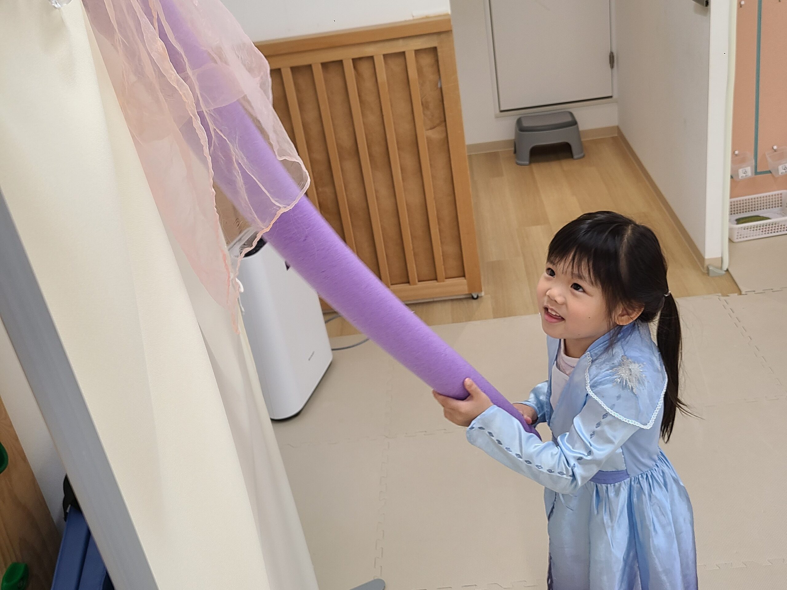 ゆめラボで困りごとの背景を見ながら支援する様子