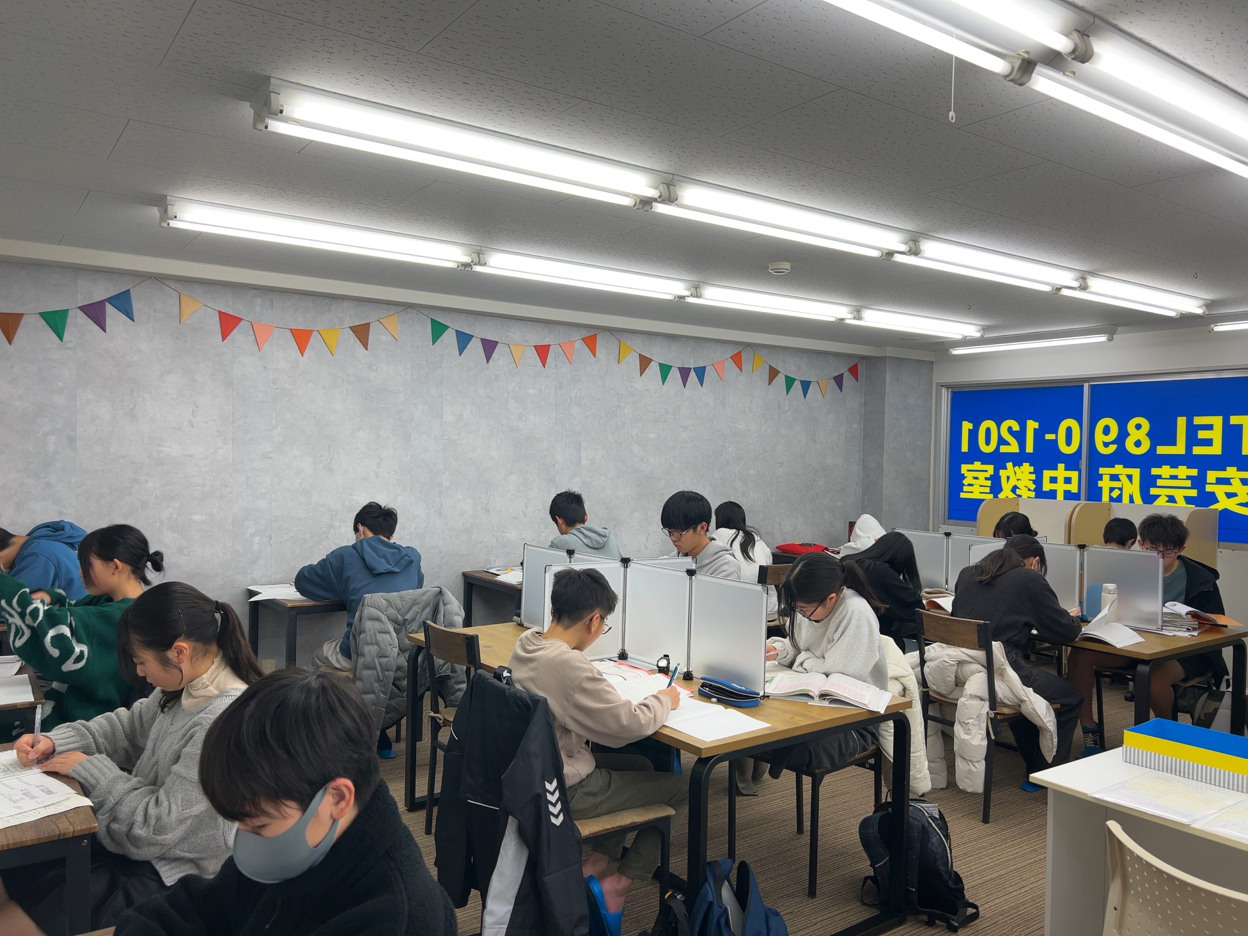 学習塾事業部の学習支援の様子